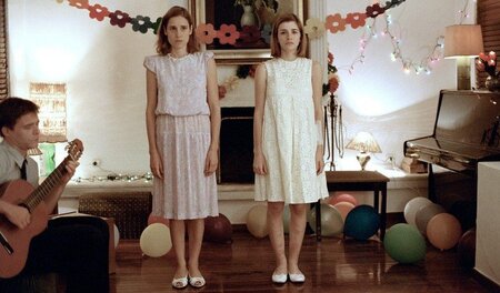 Die pubertierenden Jugendlichen (v. li.: Christos Passalis, Agge...