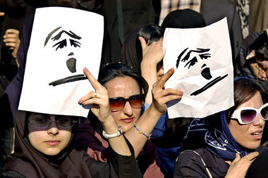 Gegen ihre Diskriminierung per Gesetz kämpfen Frauen im Iran sei...