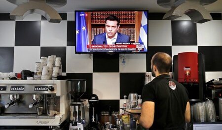 Ministerpräsident Alexis Tsipras warb am Mittwoch via TV für ein...