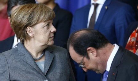 Deutschland (hier verkörpert von Angela Merkel) nötigt Frankreic...