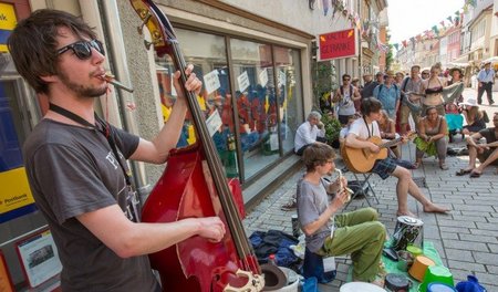 Folkmusik, die in die Tiefe geht – oder in die Hitze, am Wochene...