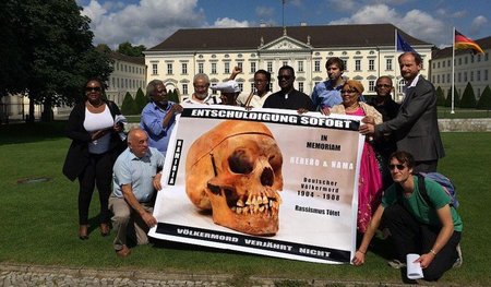 Mussten vor dem Bundespräsidialamt bleiben: Aktive des Bündnisse...