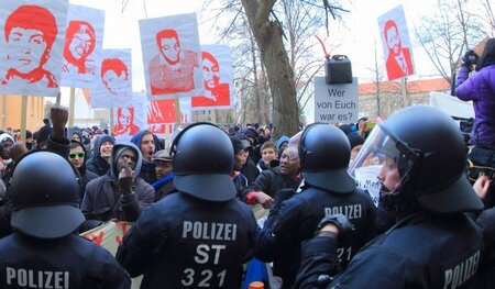 Zum zehnten Todestag erinnerten Aktivisten am 7. Januar 2015 an ...