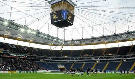 Hurra, wir sind im Fernsehen, am besten für sieben Milliarden Eu... Hurra, wir sind im Fernsehen, am besten für sieben Milliarden Eu...
