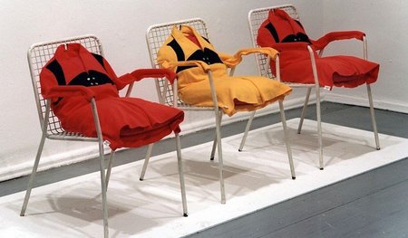Der Kapitalismus frisst seine Subkultur: Die »Sesselguppe Kleid«...