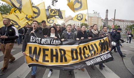 Gegen angebliche »Kolonisation« und »erzwungene Bevölkerungstran... Gegen angebliche »Kolonisation« und »erzwungene Bevölkerungstran...