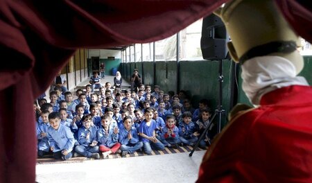 Bald nicht mehr finanzierbar: Puppentheater in einer vom UNRWA u... Bald nicht mehr finanzierbar: Puppentheater in einer vom UNRWA u...