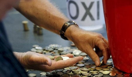 »Das deutsche Kapital will den Euro, er darf aber nichts kosten«... »Das deutsche Kapital will den Euro, er darf aber nichts kosten«...