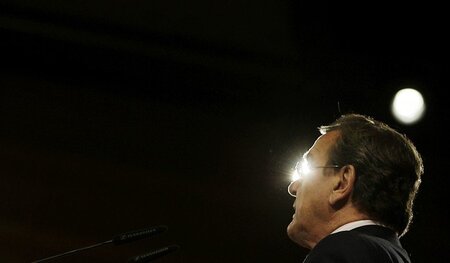 Gerhard Schröder und sein Umfeld beleuchtet: Die NSA spitzelte a... Gerhard Schröder und sein Umfeld beleuchtet: Die NSA spitzelte a...