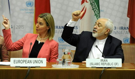 Die EU-Außenbeauftragte Federica Mogherini und Irans Außenminist...