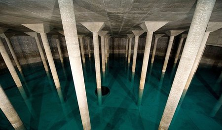 Eine mit Trinkwasser gefüllte Wasserkammer in Stuttgart, Dezembe... Eine mit Trinkwasser gefüllte Wasserkammer in Stuttgart, Dezembe...