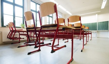 Leeres Klassenzimmer: Jung und desillusioniert verlassen viele i... Leeres Klassenzimmer: Jung und desillusioniert verlassen viele i...