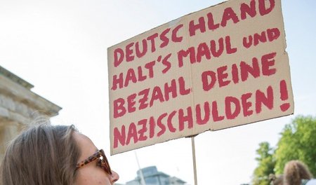 Klare Ansagen während der Auftaktveranstaltung der Blockupy-Kamp...