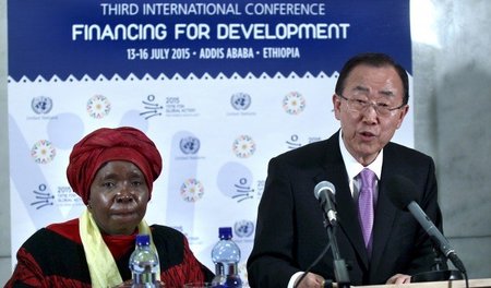 UN-Generalsekretär Ban Ki-Moon und Nkosazana Dlamini-Zuma von de...