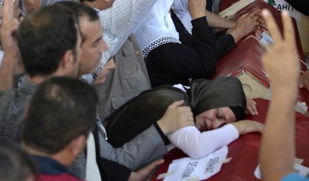 Trauerfeier in Gaziantep: Am Dienstag wurden 16 beim Terroransch...