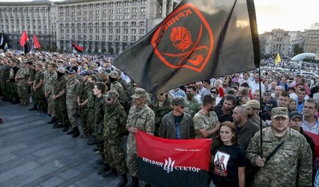 »Neue nationale Revolution« – Faschistenaufmarsch in der ukraini... »Neue nationale Revolution« – Faschistenaufmarsch in der ukraini...
