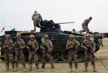 Mit alledem nichts zu tun? Bundeswehrsoldaten in Masar-i-Sharif Mit alledem nichts zu tun? Bundeswehrsoldaten in Masar-i-Sharif