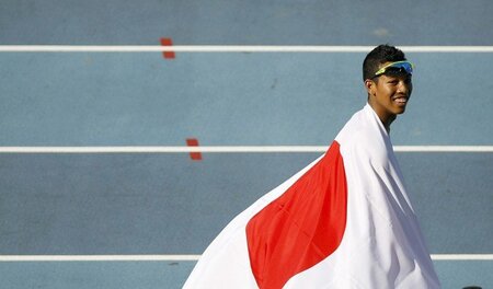 Der japanische Sprinter Abdul Hakim Sani Brown nach seinem Sieg ... Der japanische Sprinter Abdul Hakim Sani Brown nach seinem Sieg ...