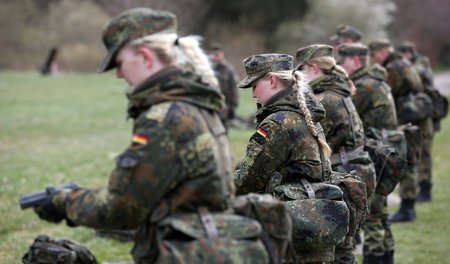 Woher die angebotenen Schusswaffen stammen und ob ein Zusammenha... Woher die angebotenen Schusswaffen stammen und ob ein Zusammenha...