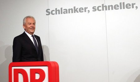 Rüdiger Grube verkleinert den Bahn-Vorstand und kündigt weitere ...