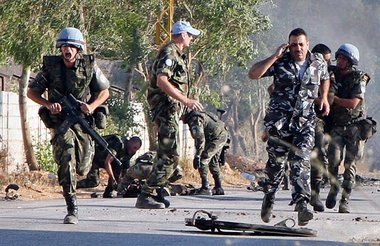 Spanische UNO-Soldaten nach dem Anschlag in Marjayoun in Libanon