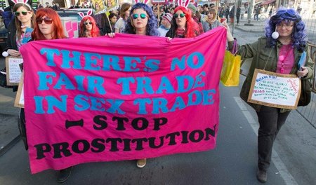 In der feministischen Bewegung gibt es heftige Auseinandersetzun...