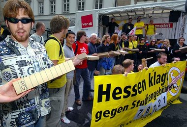 Zehntausende protestierten gegen Studiengebühren – hier eine Akt...