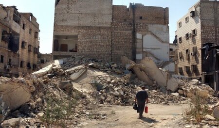 Durch den Krieg zerstörte Straße in Aleppo (Foto vom 29. Juli)