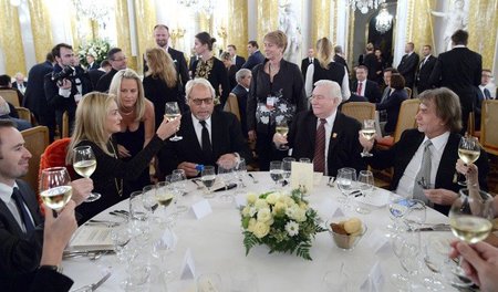 Jan Kulczyk (rechts) prostete 2013 in illustrer Runde nicht nur ...