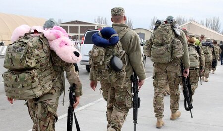 Kuscheltiere wären kein Problem gewesen: US-Soldaten auf einem F...