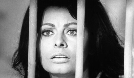 Adelina Sbaratti (Sophie Loren) sitzt im Gefängnis. Ihr Mann ist...