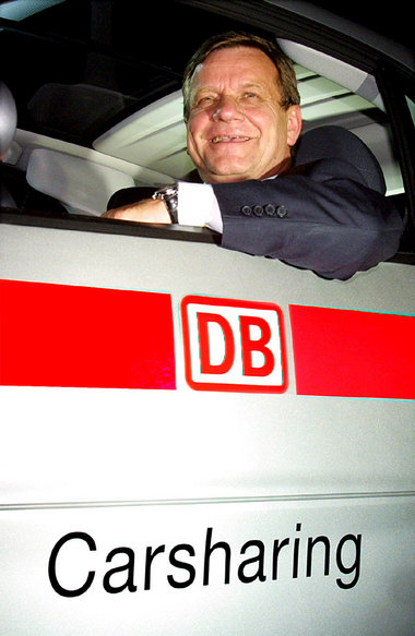 Bahnchef Hartmut Mehdorn wird nach seinem unverschämten Lohnange... Bahnchef Hartmut Mehdorn wird nach seinem unverschämten Lohnange...