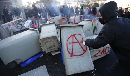 Tradition der Unbotmäßigkeit: Französische Anarchisten im Februa...