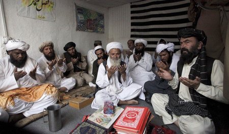 Beten für Mullah Omar am 1. August in Quetta/Pakistan