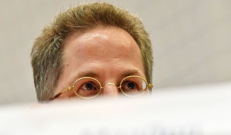 Ein Geheimdienstchef, der kenntlich wird, ist für seinen Job ung...