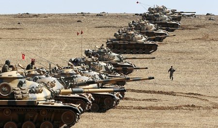 Kampf um Vorherrschaft in der Region: Türkische Panzer an der Gr...