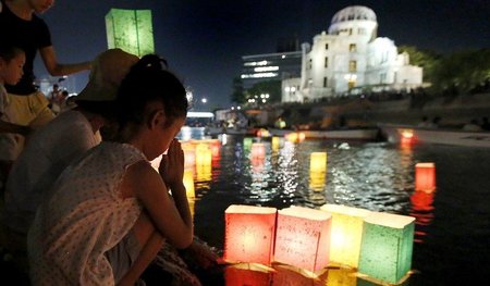 Hiroshima am Donnerstag: Laternen zur Erinnerung an die Opfer de...