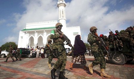 AMISOM-Soldaten patrouillieren zum Abschluss des islamischen Fas...