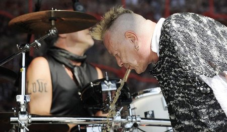 John Lydon (vorne) hat das Spuken nicht verlernt. Auftritt der B... John Lydon (vorne) hat das Spuken nicht verlernt. Auftritt der B...
