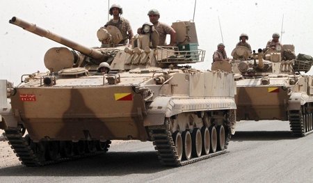 Von saudischen Soldaten geführte Panzer am 3. August in Aden Von saudischen Soldaten geführte Panzer am 3. August in Aden