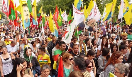 Tausende demonstrierten in Köln gegen den Kriegskurs der türkisc...