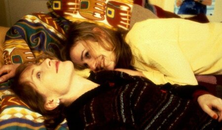 Sophie (Sandrine Bonnaire) und Jeanne (Isabelle Huppert, vorn) h...