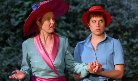 Die Witze? Keiner ohne Hintersinn. Die Schauspieler? Alle super....