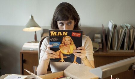 Eine emanzipierte Frau: Virginia Johnson (Lizzy Caplan). Eine emanzipierte Frau: Virginia Johnson (Lizzy Caplan).