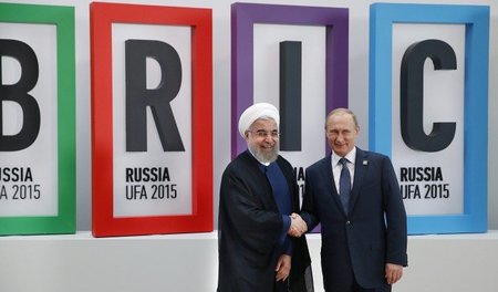 Neue Allianzen: Russlands Präsident Wladimir Putin (r.) und sein... Neue Allianzen: Russlands Präsident Wladimir Putin (r.) und sein...