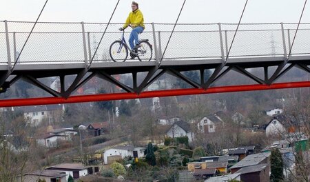 Im Ruhrgebiet gibt es in Zukunft mehr Platz und Zeit zum Fahrrad... Im Ruhrgebiet gibt es in Zukunft mehr Platz und Zeit zum Fahrrad...