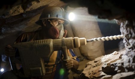 Goldmine in Peru: Orientierung auf Rohstoffexporte ist sowohl St... Goldmine in Peru: Orientierung auf Rohstoffexporte ist sowohl St...