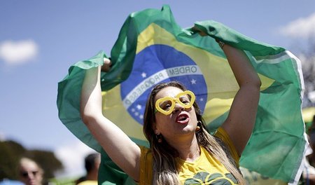 Kein Herz für Dilma: Demonstrantin in Brasília