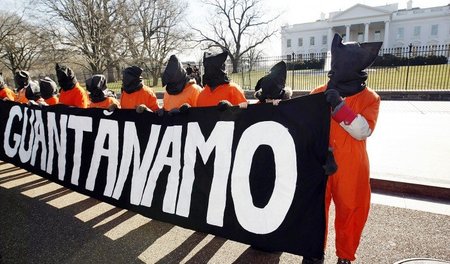Aktion für die Schließung des Gefangenenlagers Guantánamo 2010 v... Aktion für die Schließung des Gefangenenlagers Guantánamo 2010 v...
