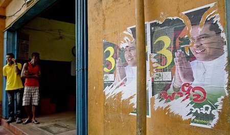 Colombo am Mittwoch: Reste des Wahlkampfs an der Außenwand eines...